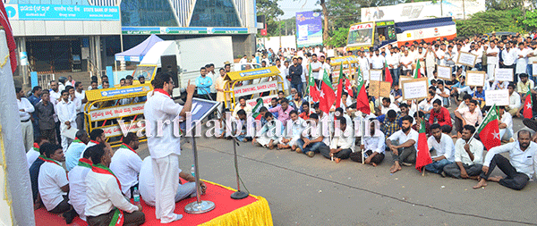 ಭೋಪಾಲ್ ಎನ್‌ಕೌಂಟರ್ ಪ್ರಕರಣ: ನ್ಯಾಯಾಂಗ ತನಿಖೆಗೆ ಆಗ್ರಹಿಸಿ ಧರಣಿ