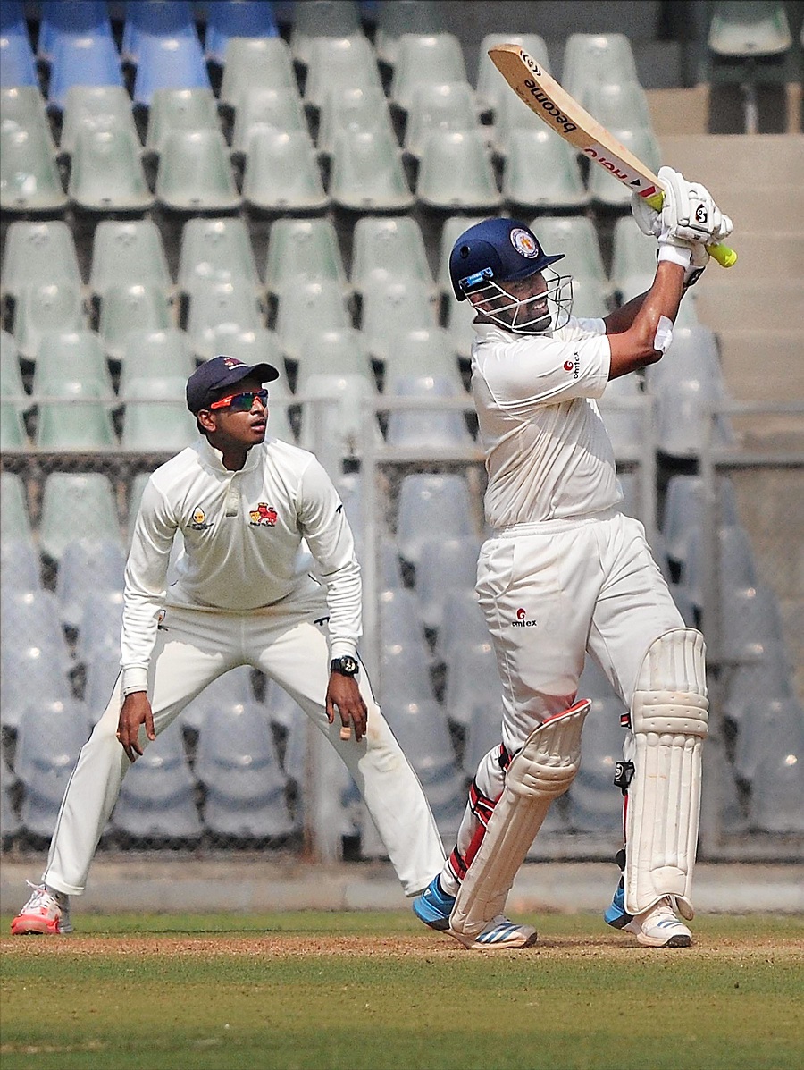 ರಣಜಿ ಟ್ರೋಫಿ: ಲಲಿತ್‌ಗೆ ಐದು ವಿಕೆಟ್, ಕರ್ನಾಟಕ ಆಲೌಟ್