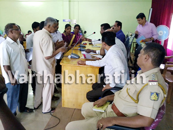 ಸುಳ್ಯದಲ್ಲಿ ಹೋಬಳಿ ಮಟ್ಟದ ಜನಸಂಪರ್ಕ ಸಭೆ: 94ಸಿಯಲ್ಲಿ ವ್ಯಾಪಕ ಭ್ರಷ್ಟಾಚಾರದ ಆರೋಪ