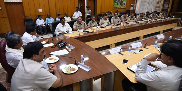 ರಾಜ್ಯಾದ್ಯಂತ ಕಾನೂನು ಸುವ್ಯವಸ್ಥೆ ಕಾಪಾಡಲು ಪೊಲೀಸ್ ಅಧಿಕಾರಿಗಳಿಗೆ ಸಿಎಂ ಕಟ್ಟುನಿಟ್ಟಿನ ಸೂಚನೆ