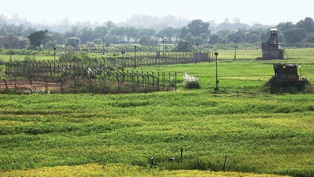 ಪಾಕಿಸ್ತಾನದಿಂದ ನಿರಂತರ ಗುಂಡುದಾಳಿ : ಅಂತಾರಾಷ್ಟ್ರೀಯ ಗಡಿ ಪ್ರದೇಶದಲ್ಲಿ ಬಾಸ್ಮತಿ ಕಟಾವಿಗೆ ರೈತರ ಪ್ರಾಣ ಒತ್ತೆ