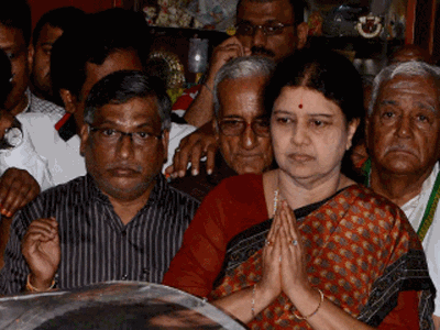 ಸೂತಕದ ಮನೆಯಲ್ಲಿ ಅಧಿಕಾರಕ್ಕೆ ಮಸಲತ್ತು