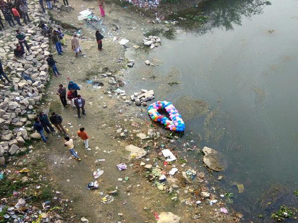 ಮೂರ್ತಿವಿಸರ್ಜನೆ ವೇಳೆ ದೋಣಿ ಮುಳುಗಿ ಐವರು ಭಕ್ತರ ಸಾವು