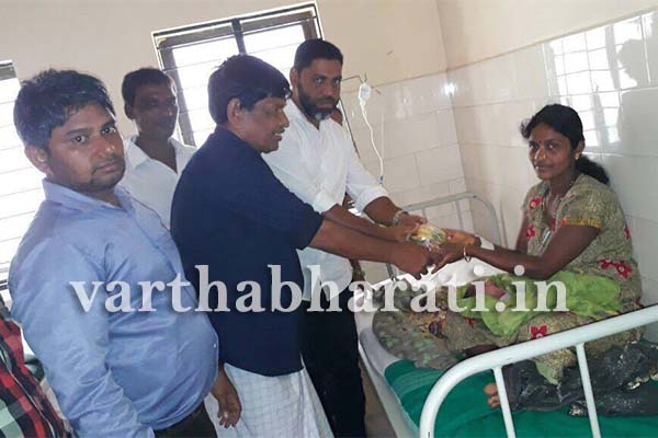 ಕರ್ನಾಟಕ ಬ್ಲಡ್ ಹೆಲ್ಪ್ ಲೈನ್  ಬೆಳ್ತಂಗಡಿ ವಲಯದಿಂದ ಹಣ್ಣು ಹಂಪಲು ವಿತರಣೆ