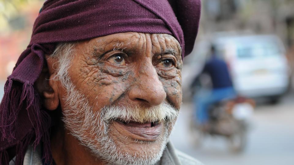 ನನಗೆ ಭಿಕ್ಷೆ ಬೇಡ, ನನ್ನ ದುಡ್ಡು ಕೊಟ್ಟುಬಿಡಿ : ಪಾಕ್ ವಿರುದ್ಧ ಹೋರಾಡಿದ ನಿವೃತ್ತ ಯೋಧನ ಅಳಲು