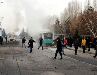 ಟರ್ಕಿ: ಕಾರ್ ಬಾಂಬ್ ದಾಳಿಗೆ 13 ಸೈನಿಕರು ಬಲಿ