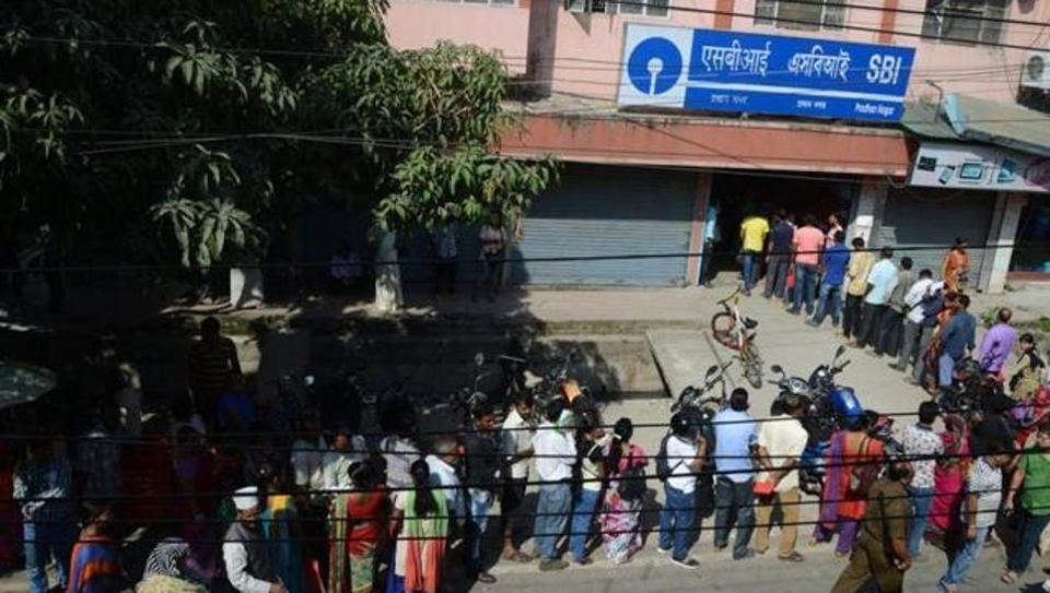 ನೋಟು ರದ್ದತಿ ಎಫೆಕ್ಟ್: ಬ್ಯಾಂಕಿನಲ್ಲೇ ಆತ್ಮಹತ್ಯೆಗೆ ಯತ್ನಿಸಿದ ರೈತ