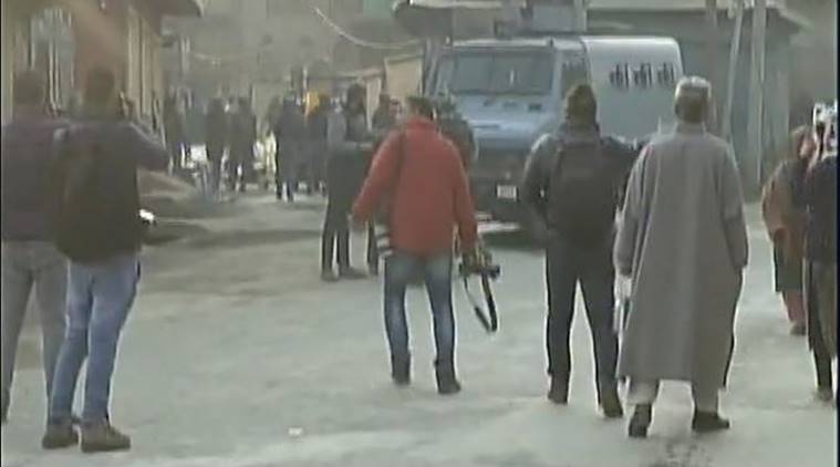 ಸೇನಾ ಬೆಂಗಾವಲು ವಾಹನದ ಮೇಲೆ ಉಗ್ರರು ದಾಳಿ; ಮೂವರು ಯೋಧರು ಹುತಾತ್ಮ