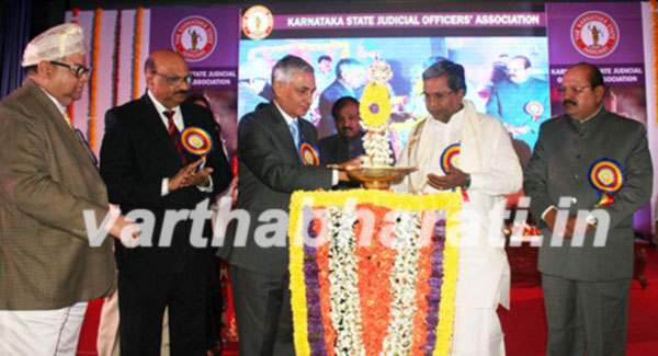 ನ್ಯಾಯಾಂಗಕ್ಕೆ ಅಗತ್ಯವಿರುವ ಮೂಲಭೂತ ಸೌಲಭ್ಯ ಒದಗಿಸಲು ಸರಕಾರ ಬದ್ಧ: ಸಿಎಂ ಸಿದ್ದರಾಮಯ್ಯ