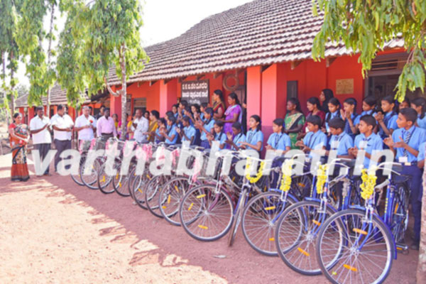 ಕಲ್ಲಬೆಟ್ಟು ಶಾಲೆಯಲ್ಲಿ ಸೈಕಲ್ ವಿತರಣೆ