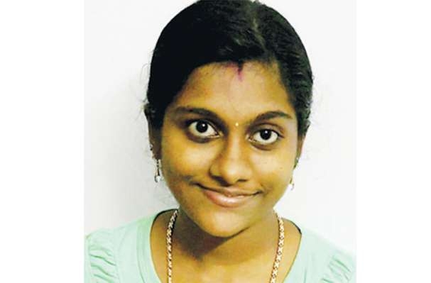 ಮಗುವನ್ನು ರಕ್ಷಿಸುವ ಕಳಕಳಿ: ಗೃಹಿಣಿ ಬಲಿ