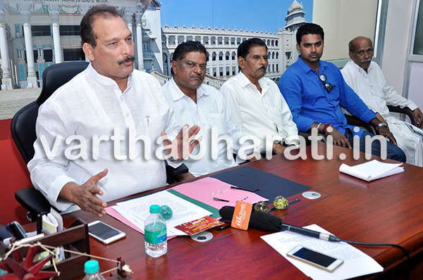 ನೋಟು ರದ್ದತಿಯಿಂದ ಹಬ್ಬದ ಸಂಭ್ರಮಕ್ಕೆ ಮಂಕು : ಐವನ್ ಡಿಸೋಜ