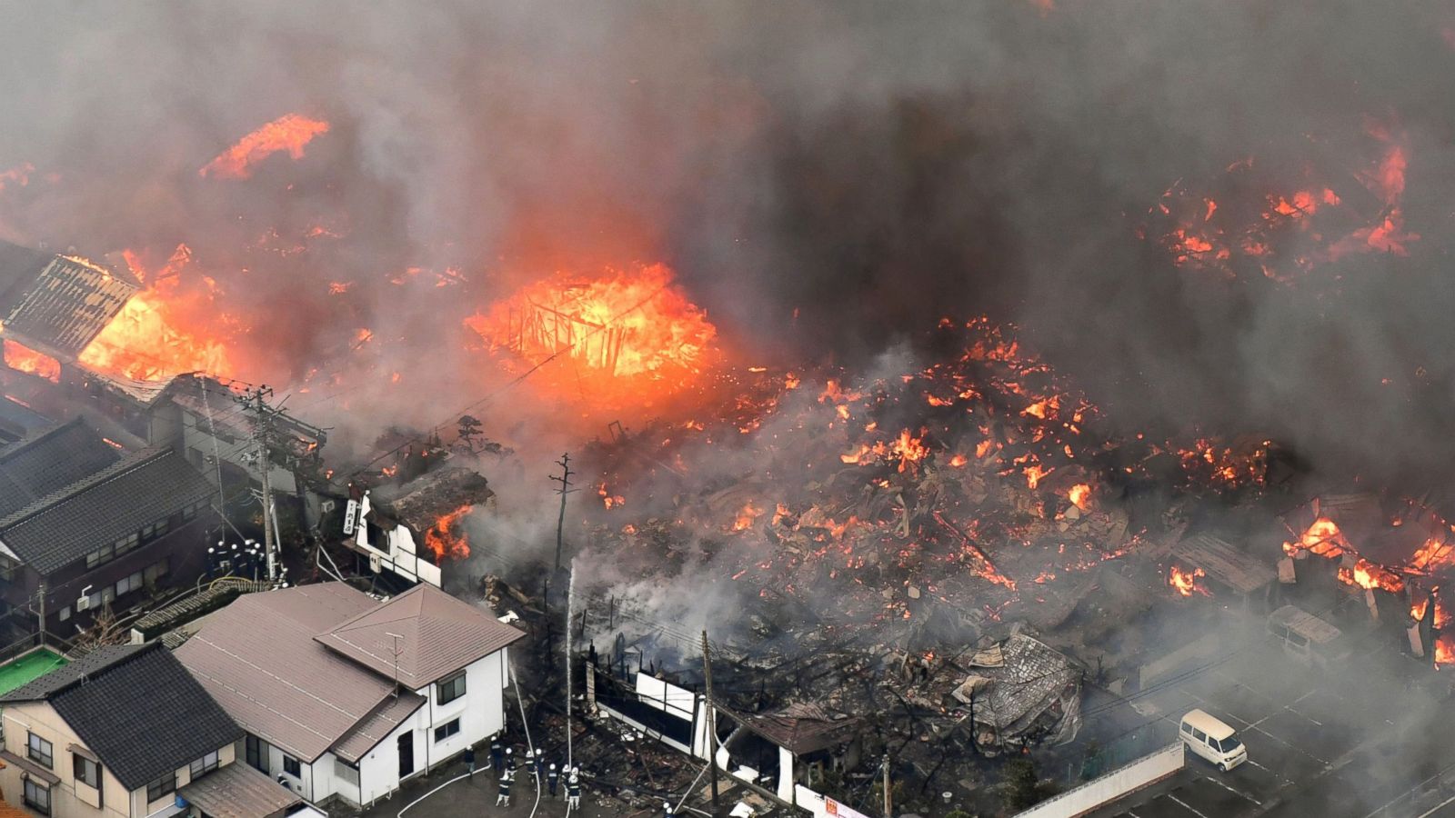 ಜಪಾನ್: ವೇಗದ ಗಾಳಿಯಿಂದ ಹರಡುತ್ತಿರುವ ಬೆಂಕಿ : 140 ಕಟ್ಟಡಗಳು ಭಸ್ಮ