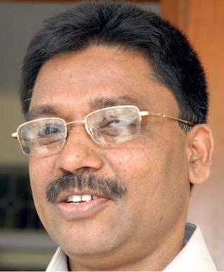 ರಾಘವೇಶ್ವರ ಭಾರತಿ ಸ್ವಾಮಿ ಬೆಂಬಲಿಗರ ಹೆಸರಿನಲ್ಲಿ ವಿ.ಎಸ್.ಉಗ್ರಪ್ಪಗೆ ಗುಂಡಿಕ್ಕಿ ಕೊಲ್ಲುವ ಬೆದರಿಕೆ