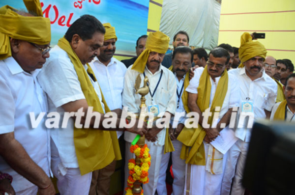 ಜಿಲ್ಲಾ ಕರಾವಳಿ ಉತ್ಸವಕ್ಕೆ ಮೆರಗು ನೀಡಿದ ಸಾಂಸ್ಕೃತಿಕ ಮೆರವಣಿಗೆ