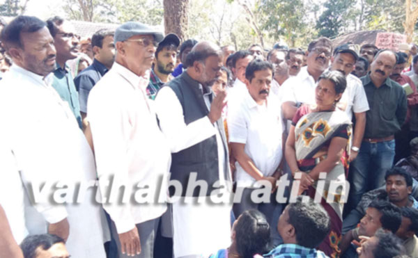 ದಿಡ್ಡಳ್ಳಿ ನಿರಾಶ್ರಿತರಿಗೆ ಶೀಘ್ರ ವಸತಿ ಸೌಲಭ್ಯ : ಸಚಿವ ಅಂಜನೇಯ ಭರವಸೆ