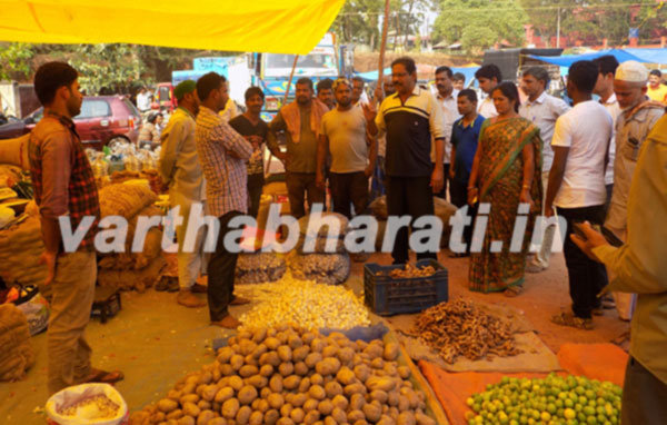 ಪುತ್ತೂರು : ಕೊನೆಗೂ ಕಿಲ್ಲೆ ಮೈದಾನದಲ್ಲಿ ನಡೆದ ‘ವಾರದ ಸಂತೆ’