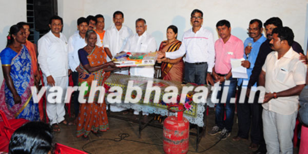 ಪರಿಶಿಷ್ಟ ಜಾತಿ ಮತ್ತು ಪಂಗಡದ ಜನರಿಗೆ ಅಡುಗೆ ಅನಿಲ ವಿತರಣೆ