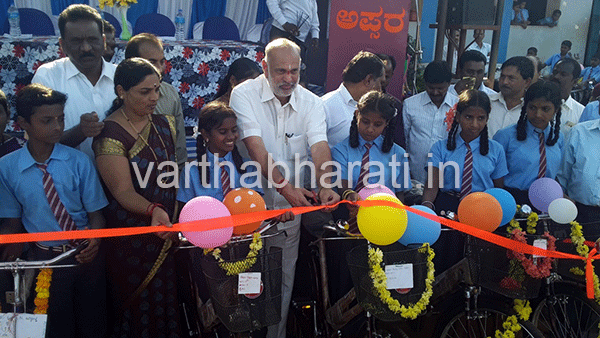 ಶಿಕ್ಷಕರಿಗೆ ತಮ್ಮ ಶಾಲೆಯ ಅಭಿವೃದ್ಧಿಯ ಚಿಂತನೆ ಇರಬೇಕು: ಹೆಬ್ಬಾರ