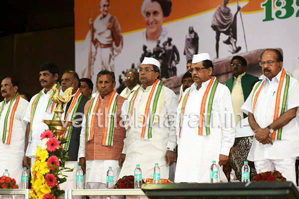 ನೋಟು ರದ್ದತಿ ಆರ್ಥಿಕ ವ್ಯಭಿಚಾರ: ವೀರಪ್ಪ ಮೊಯ್ಲಿ