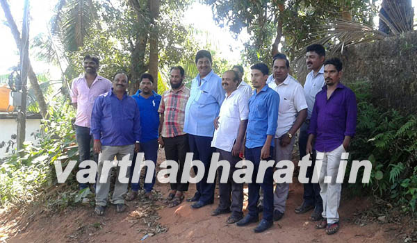 ರವೀಂದ್ರ ಕಂಬಳಿಯಿಂದ ರಸ್ತೆ ಕಾಮಗಾರಿಗೆ ಸ್ಥಳ ಪರಿಶೀಲನೆ