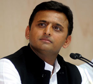 ತೀವ್ರಗೊಂಡ ಎಸ್‌ಪಿ ಆಂತರಿಕ ಬಿಕ್ಕಟ್ಟು ಬೆಂಬಲಿಗರನ್ನು ಭೇಟಿಯಾದ ಅಖಿಲೇಶ್