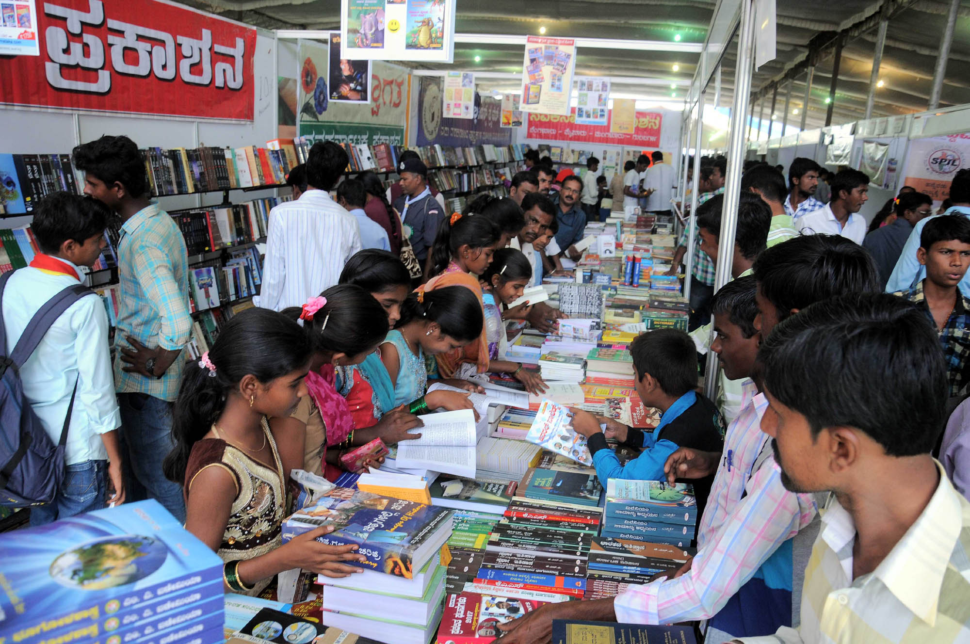 ಹಳೆ ನೋಟುಗಳ ಮೂಲಕವೂ ಭರ್ಜರಿ ಪುಸ್ತಕ ಮಾರಾಟ...!