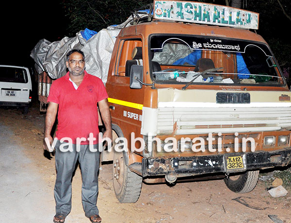 ಪರವಾನಿಗೆ ರಹಿತವಾಗಿ ಲಾರಿಯಲ್ಲಿ ಮರದ ದಿಮ್ಮಿಗಳ ಸಾಗಾಟ : ಆರೋಪಿಯ ಬಂಧನ