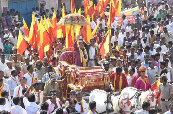 ನುಡಿ ಜಾತ್ರೆಯಲ್ಲಿ ಕಿಟ್ ಸಿಗದ ಸರಕಾರಿ ನೌಕರರ ಪ್ರತಿಭಟನೆ