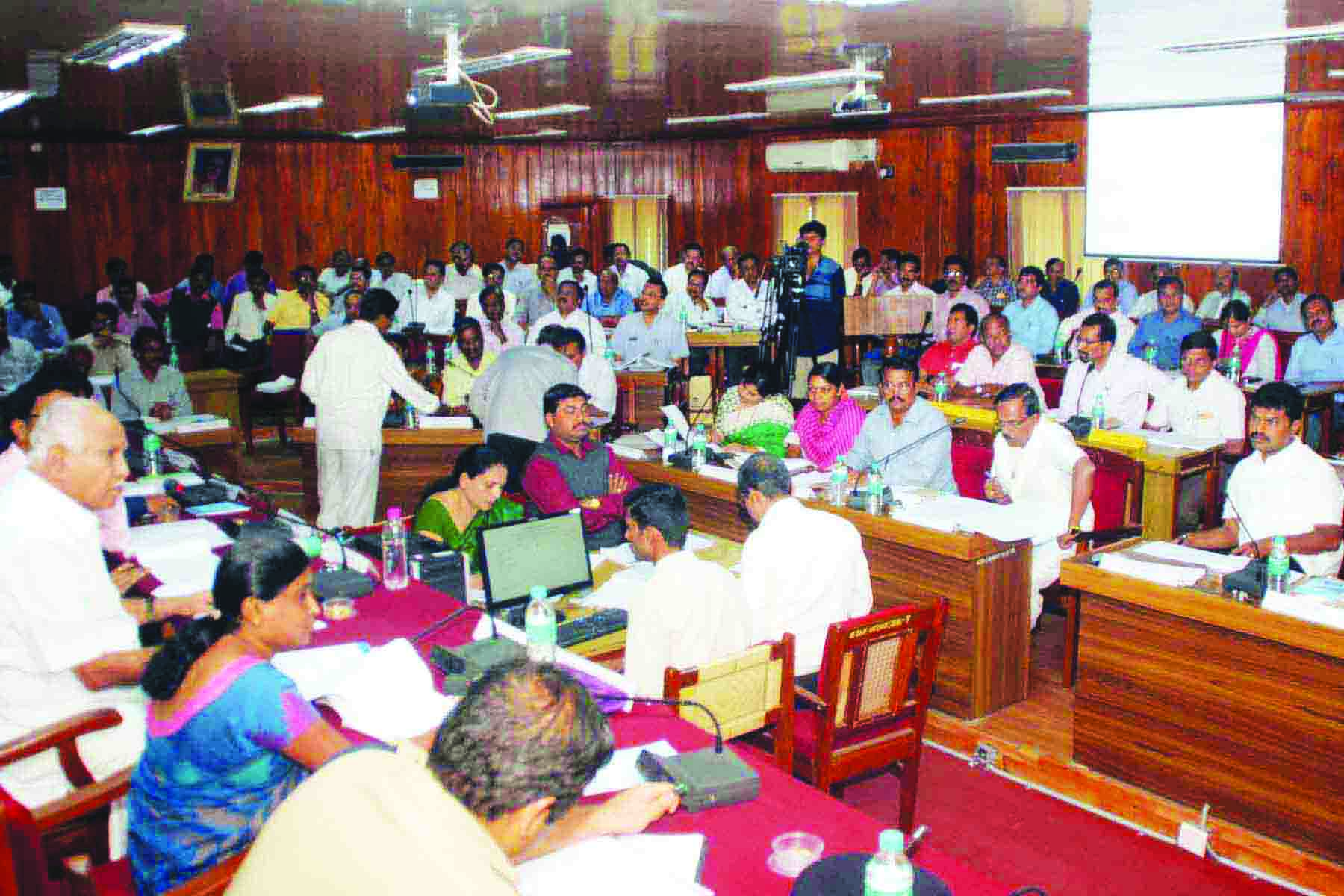 ಬೋರ್‌ವೆಲ್ ಇಲ್ಲದೆ ಬೆಳೆ ಉಳಿಯದು: ಗುರುಮೂರ್ತಿ