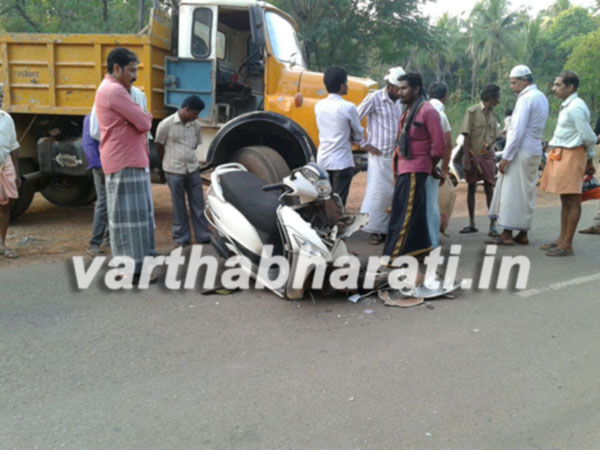 ಟಿಪ್ಪರ್ - ಆ್ಯಕ್ಟಿವಾ ಢಿಕ್ಕಿ: ಸವಾರರಿಗೆ ಗಾಯ