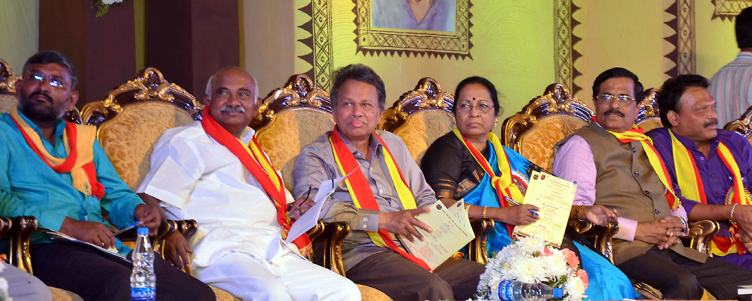 ವಿಧಾನಸಭೆ ಆವರಣದಲ್ಲಿ ಮಹಾನ್ ಪುರುಷರ ಸಂದೇಶಗಳನ್ನು ಬರೆಯಿಸಿ