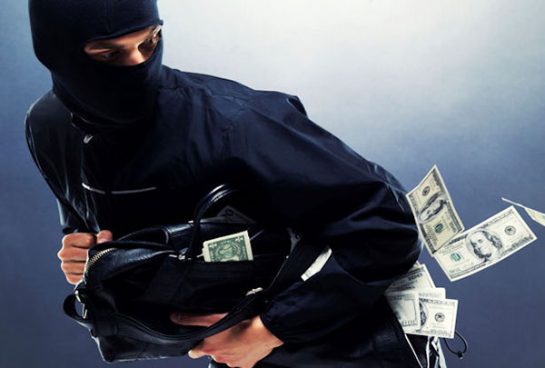 ಮನೆಗೆ ನುಗ್ಗಿ ಚಿನ್ನಾಭರಣ ಕಳವು