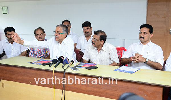 ಜನಾರ್ದನ  ಪೂಜಾರಿಯನ್ನು ಸ್ವಾಗತಿಸಲಿರುವ ನಳಿನ್ ಕುಮಾರ್ ಕಟೀಲ್