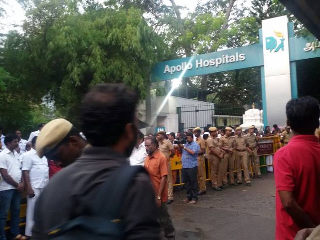 ಅಮ್ಮನ ಆರೋಗ್ಯ ಸ್ಥಿರ; ವೈದ್ಯರಿಂದ ತೀವ್ರ ನಿಗಾ