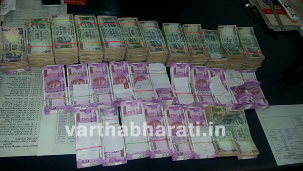 2000ರೂ. ಮುಖಬೆಲೆಯ ಲಕ್ಷಾಂತರ ಅಕ್ರಮ ಹಣ ಪೊಲೀಸ್ ವಶಕ್ಕೆ