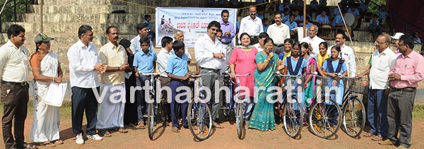 ತಾಲೂಕು ಮಟ್ಟದ ಉಚಿತ ಬೈಸಿಕಲ್ ವಿತರಣೆ