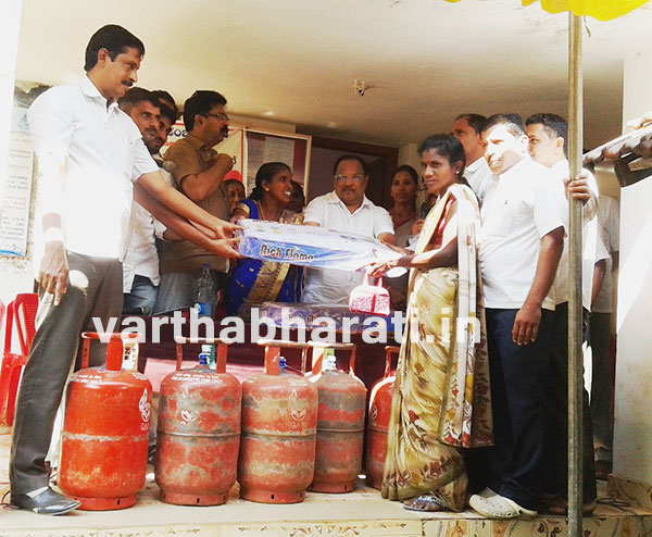 ಹರೇಕಳ ಗ್ರಾಮ ಪಂಚಾಯಿತಿಯಲ್ಲಿ ವಿವಿಧ ಸವಲತ್ತು ವಿತರಣೆ
