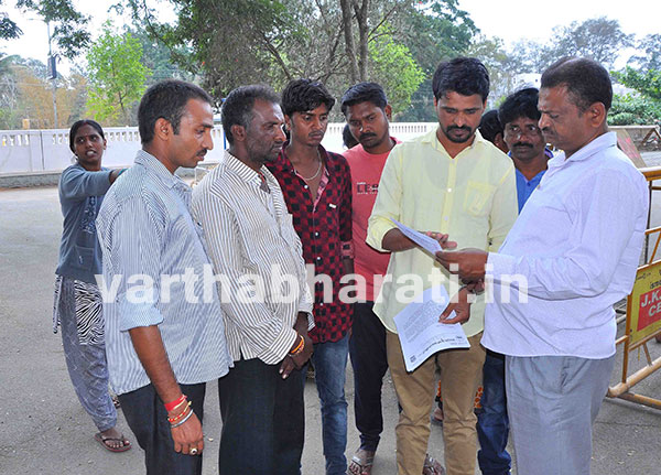 ಸರಕಾರಿ ಆಸ್ಪತ್ರೆಯಲ್ಲಿ ಮಗು ಅಪಹರಣ : ಪತ್ತೆಗೆ ಆಗ್ರಹಿಸಿ ಪ್ರತಿಭಟನೆ