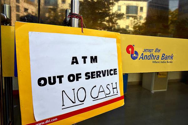 ನೋಟು ಅಮಾನ್ಯಕ್ಕೆ ಒಂದು ತಿಂಗಳು: ನಿಲ್ಲದ ಜನರ ಪರದಾಟ