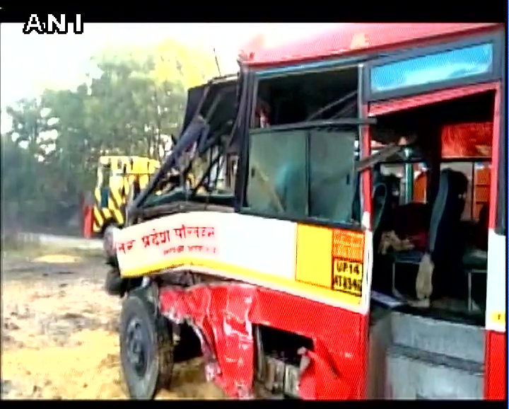 ​ಬರೇಲಿಯಲ್ಲಿ ಖಾಸಗಿ-ಸರಕಾರಿ  ಬಸ್ ಗಳ ಡಿಕ್ಕಿ; 6ಸಾವು