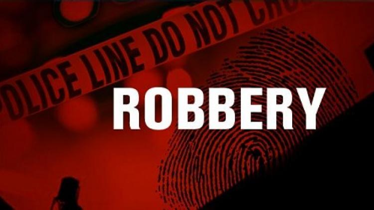 ಪೊಲೀಸ್ ವೇಷದಲ್ಲಿ ಬಂದು ಕಾರು ನಿಲ್ಲಿಸಿ 15ಲಕ್ಷ ರೂ. ದೋಚಿದ ದುಷ್ಕರ್ಮಿಗಳು!