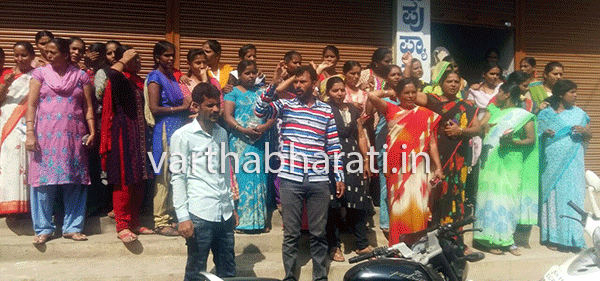 ಕೆ.ಎಸ್.ಈಶ್ವರಪ್ಪ ಒಡೆತನದ ಕಂಪೆನಿ ಕಾರ್ಮಿಕರ ಧರಣಿ