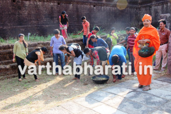 ಸಾವಿರ ಕಂಬದ ಬಸದಿಯಲ್ಲಿ ಸ್ವಚ್ಛತಾ ಕಾರ್ಯಕ್ರಮ