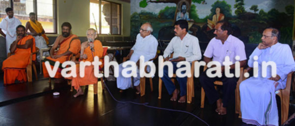 ರಥಬೀದಿ ವ್ಯಾಪಾರ ಮುಕ್ತಗೊಳಿಸಲು ಸಹಕಾರ: ಪೇಜಾವರ ಶ್ರೀ