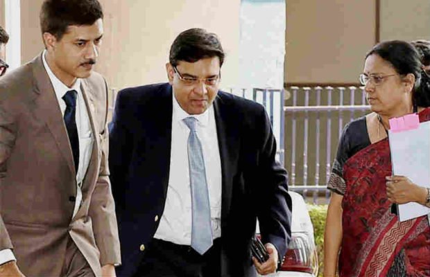 ಪತ್ರಕರ್ತರನ್ನು ಕಂಡಕೂಡಲೇ ಕಾಲಿಗೆ ಬುದ್ದಿ ಹೇಳಿದ ರಿಸರ್ವ್ ಬ್ಯಾಂಕ್ ಗವರ್ನರ್ ಪಟೇಲ್