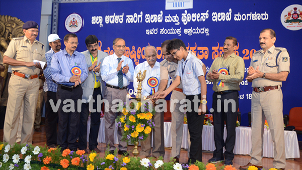 ಕುಟುಂಬದ ಸದಸ್ಯರನ್ನು ನೆನೆದು ರಸ್ತೆ ಸಂಚಾರಕ್ಕೆ ಮುಂದಾಗಿ: ಲಕ್ಷ್ಮೀನಾಥ ರೆಡ್ಡಿ
