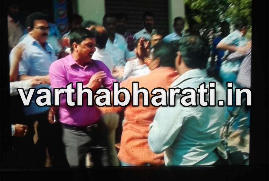 ಬಿಎಸ್‌ವೈ- ಈಶ್ವರಪ್ಪ ಬೆಂಬಲಿಗರ ಬಿಗ್ ಫೈಟ್ : ರಣರಂಗವಾದ ಶಿವಮೊಗ್ಗ ಜಿಲ್ಲಾ ಬಿಜೆಪಿ ಕಚೇರಿ