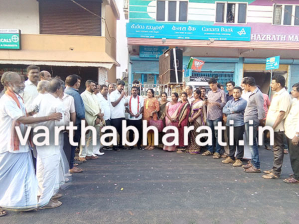 ಎಪಿಎಂಸಿ ಚುನಾವಣೆಯಲ್ಲಿ ವಿಠಲ ಸಾಲಿಯಾನ್ ಗೆಲುವು : ಬಿಜೆಪಿಯಿಂದ ವಿಜಯೋತ್ಸವ