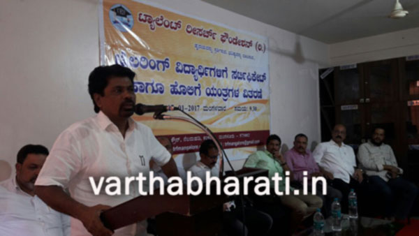 ಟ್ಯಾಲೆಂಟ್‌ನಲ್ಲಿ ಟೈಲರಿಂಗ್ ವಿದ್ಯಾರ್ಥಿಗಳಿಗೆ ಸರ್ಟಿಫಿಕೇಟ್ ಮತ್ತು ಹೊಲಿಗೆ ಯಂತ್ರಗಳ ವಿತರಣೆ